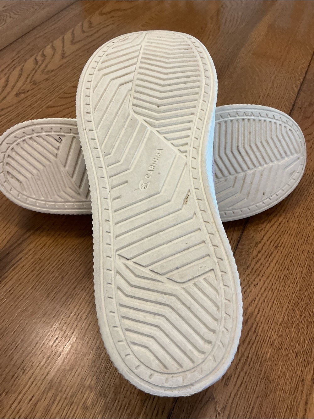 Woman’s Cariuma tan kit slip on sneakers. Size 8. Cream outsole. Like new! Cute! - Picture 6 of 8